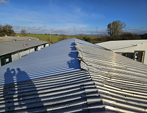 Výměna střešní krytiny a montáž FVE